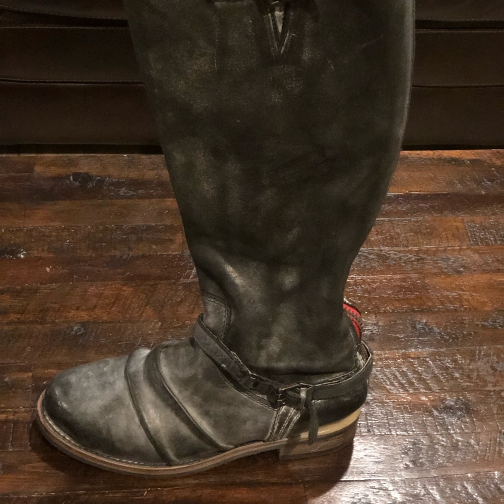 FreeBirds charcoal grey boots